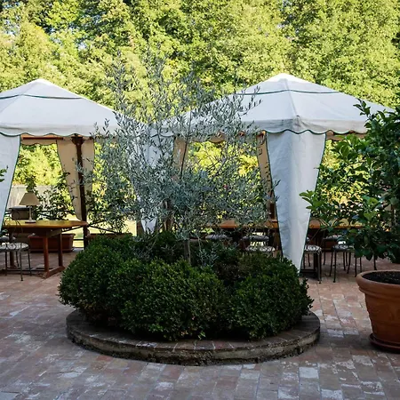 Alloggio per agriturismo Castello Santa Cristina *