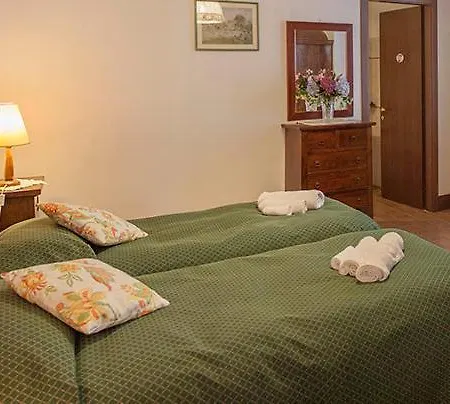 Alloggio per agriturismo Castello Santa Cristina *